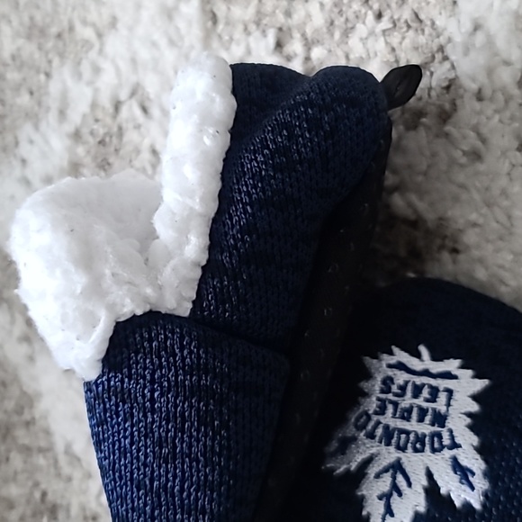 10 for $25 - Foco NHL Infant XL Soft Sole Blue Toronto Maple Leafs Slippers - Picture 3 of 6